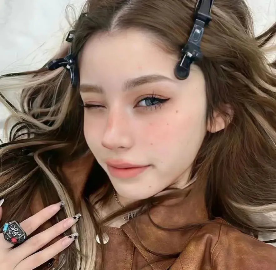少女艾薇